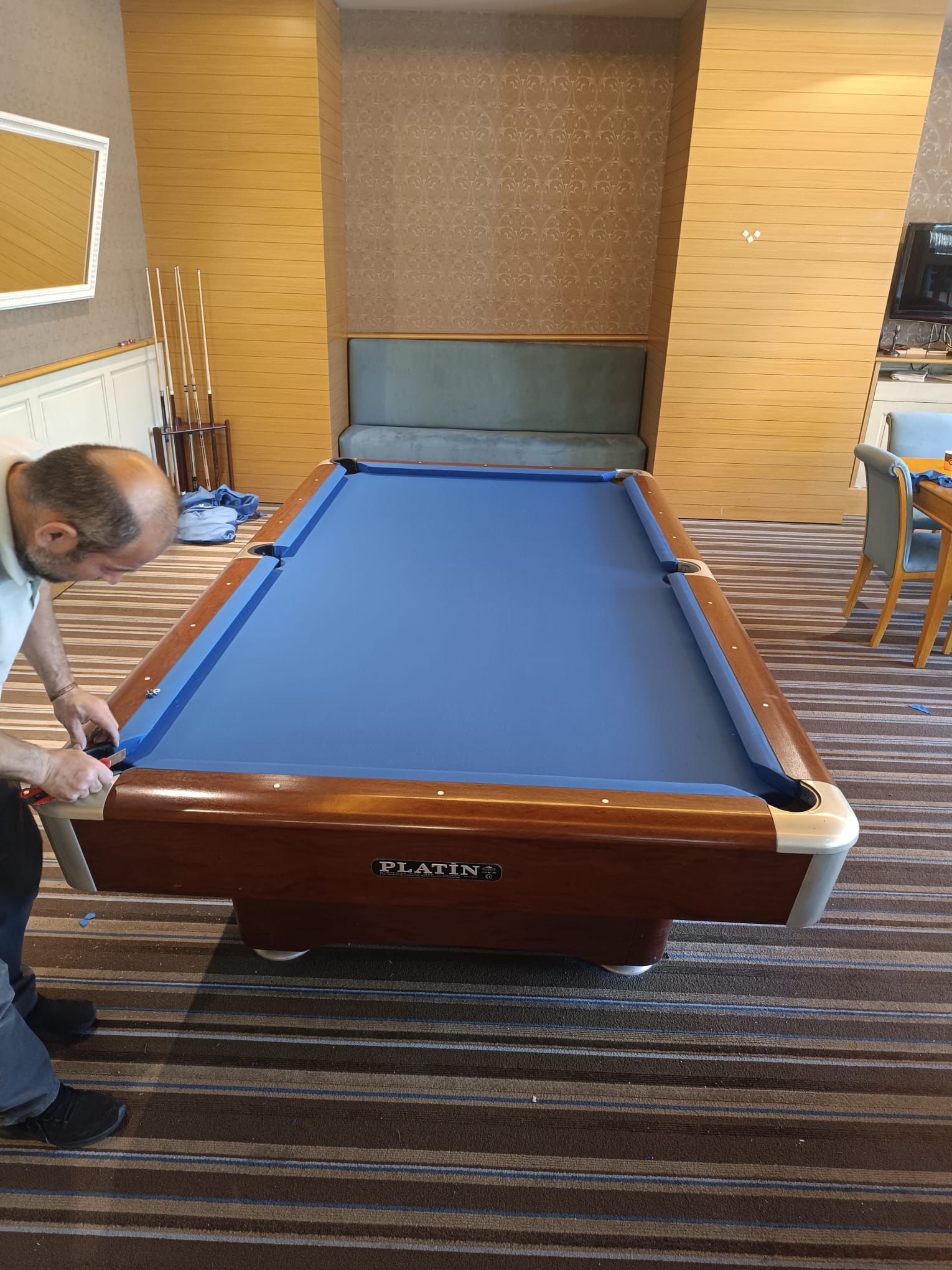 Sapelli bilardo masası